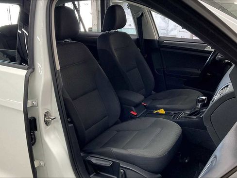 Used 2019 Volkswagen e-Golf SE w/ Driver Assistance Package image 11