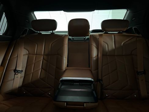 Used 2023 BMW 740i image 31