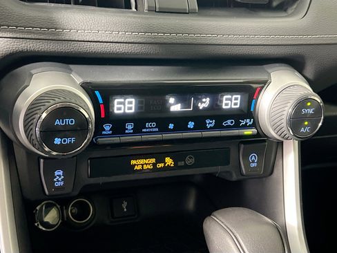 Used 2021 Toyota RAV4 XLE w/ Convenience Package image 27