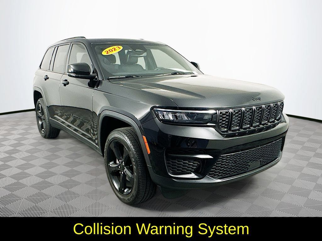 Used 2023 Jeep Grand Cherokee Altitude AWD/4WD image 3