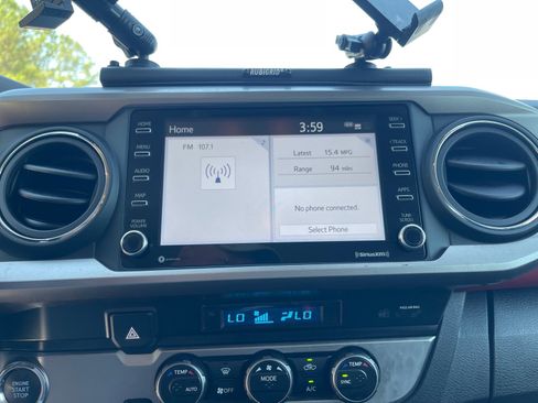 Used 2023 Toyota Tacoma SR5 w/ Technology Package RWD image 5