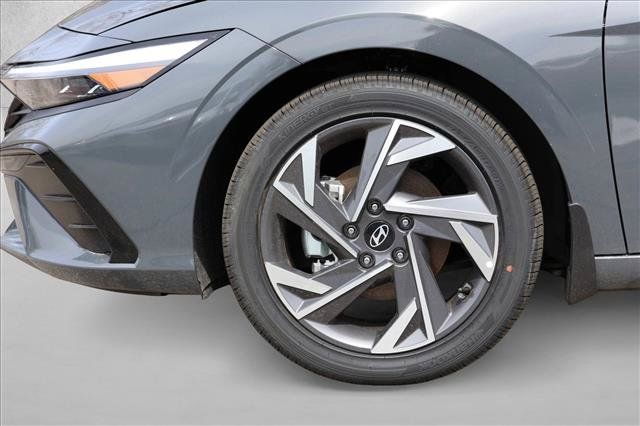 Certified 2026 Hyundai Elantra Limited FWD image 9