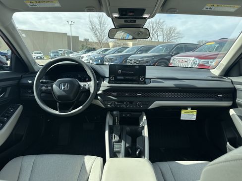 Certified 2025 Honda Accord SE image 18