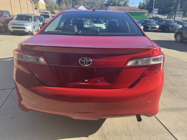 Used 2014 Toyota Camry SE w/ Leather Package FWD image 4