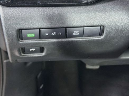Used 2025 Nissan Sentra SV FWD image 16