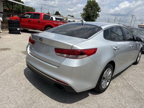 Used 2017 Kia Optima LX FWD image 7