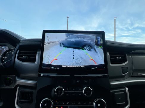 Used 2023 Ford Expedition Max XLT image 17