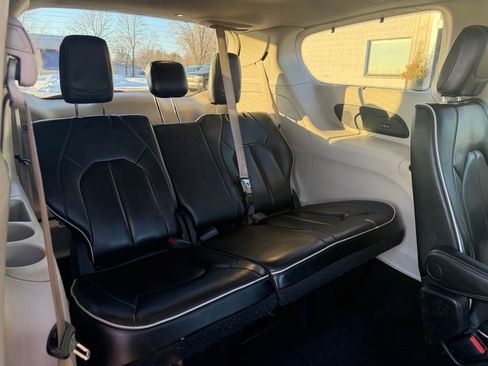 Used 2022 Chrysler Pacifica Limited AWD/4WD image 27