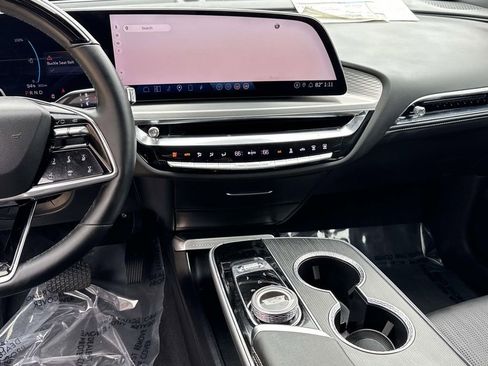 Used 2025 Cadillac Lyriq Luxury w/ LPO, Floor Liner Package AWD/4WD image 9