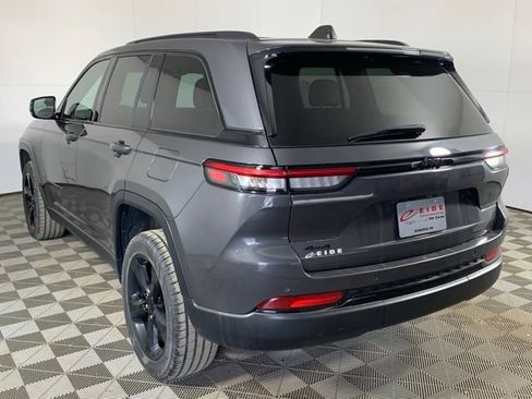 Used 2023 Jeep Grand Cherokee Altitude AWD/4WD image 10