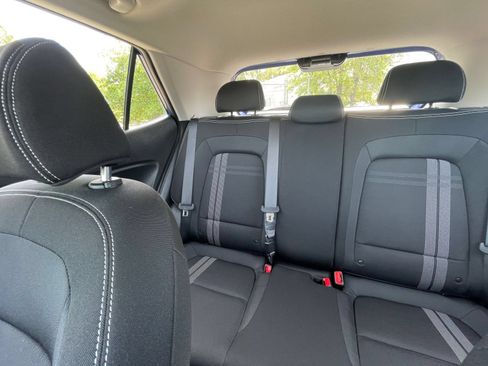 Used 2025 Hyundai Venue SEL FWD image 39