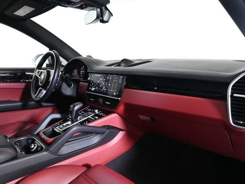 Certified 2023 Porsche Cayenne Coupe AWD/4WD image 17