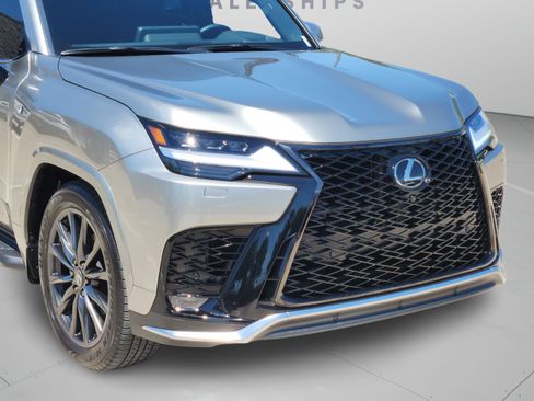 Used 2026 Lexus LX 600 F Sport w/ Accessory Package (Z1) AWD/4WD image 37