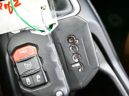 Used 2022 Jeep Wrangler Unlimited Sahara w/ Cold Weather Group image 54