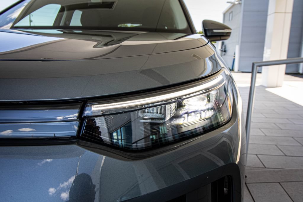 Used 2025 Volkswagen Tiguan S FWD image 6
