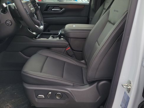 New 2026 GMC Yukon XL Denali w/ Denali Reserve Package AWD/4WD image 9