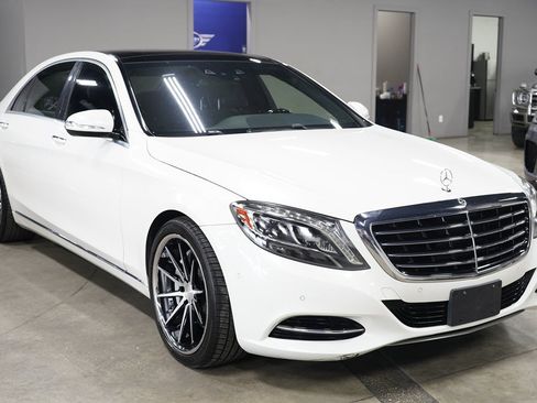 Used 2017 Mercedes-Benz S 550 Sedan w/ Premium Package image 7