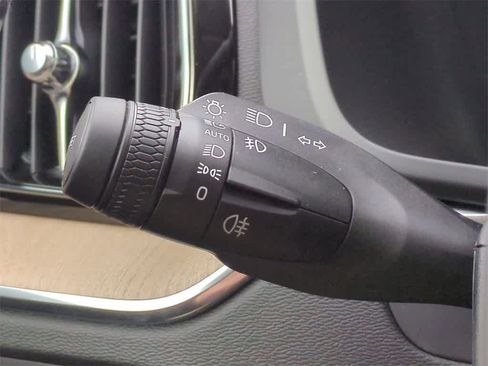 New 2026 Volvo XC60 B5 Plus w/ Protection Package Premier image 27