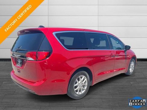 Used 2025 Chrysler Voyager LX FWD image 4
