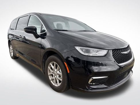 Used 2025 Chrysler Pacifica Select FWD image 1