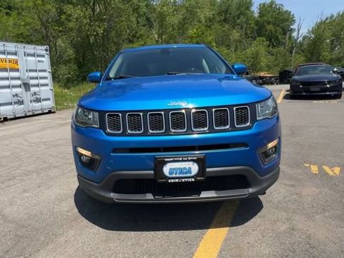 Used 2018 Jeep Compass Latitude w/ Popular Equipment Group AWD/4WD image 3