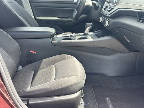 Used 2025 Nissan Altima 2.5 SV FWD image 13