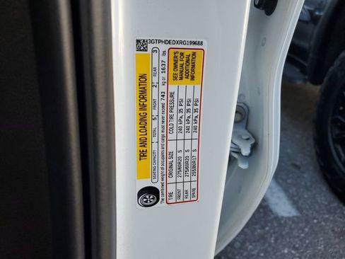 Used 2024 GMC Sierra 1500 SLT w/ SLT Premium Plus Package image 32