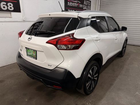 Used 2018 Nissan Kicks SV FWD image 4
