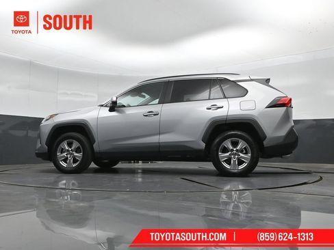 Used 2025 Toyota RAV4 XLE AWD/4WD image 41
