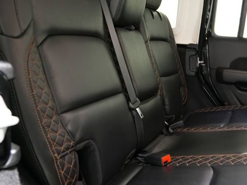 Used 2022 Jeep Wrangler Unlimited Sahara AWD/4WD image 40