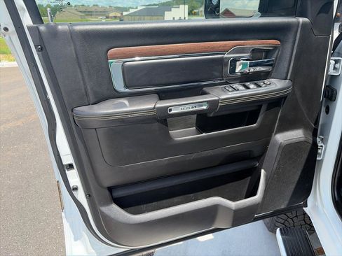 Used 2018 RAM 3500 Laramie w/ Convenience Group AWD/4WD image 8