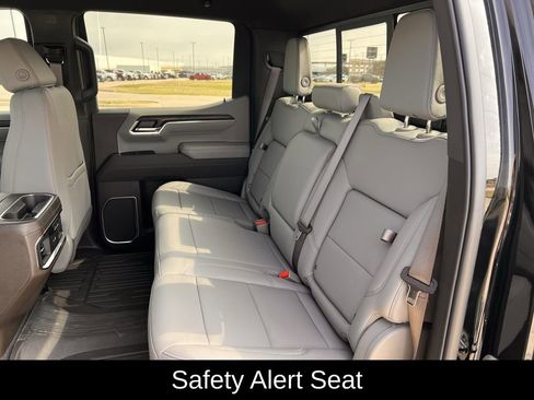 New 2026 GMC Sierra 1500 SLT image 28