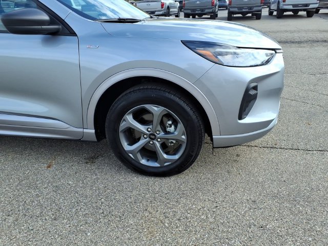 Used 2024 Ford Escape ST-Line w/ Tech Pack #1 AWD/4WD image 4