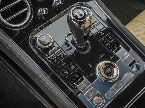 Used 2024 Bentley Continental GT image 31