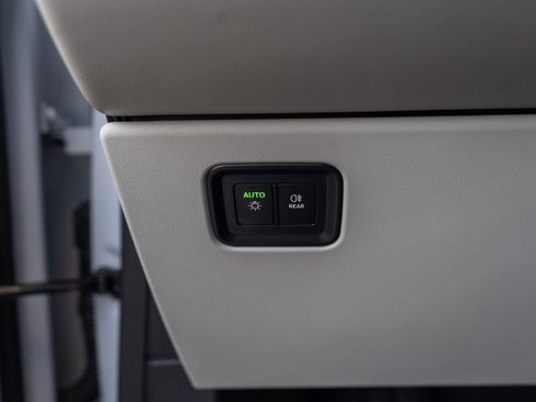 Used 2024 Porsche Macan 4 Electric image 19