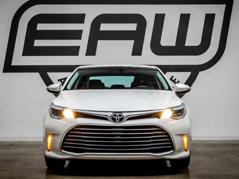 Used 2016 Toyota Avalon XLE image 3