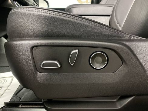 Used 2023 GMC Yukon Denali AWD/4WD image 12