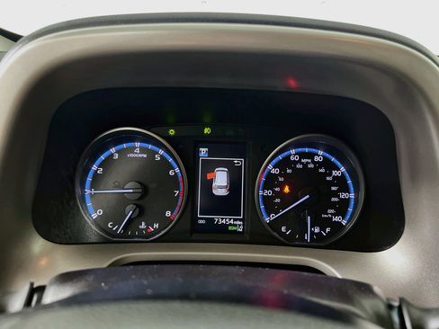 Used 2018 Toyota RAV4 XLE FWD image 22