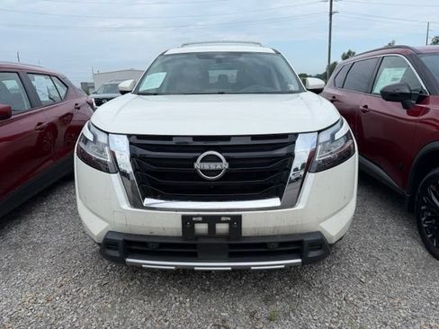 Certified 2024 Nissan Pathfinder SL w/ Cargo Package AWD/4WD image 2