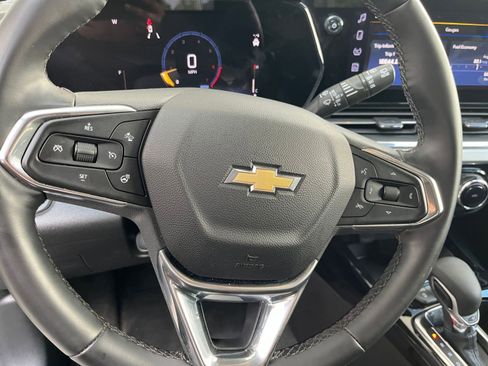 Used 2025 Chevrolet Trax LT w/ LT Convenience Package image 28