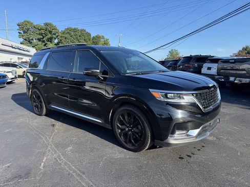 Used 2022 Kia Carnival SX FWD image 3