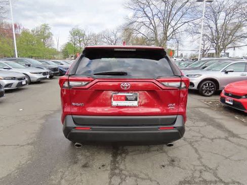 Used 2022 Toyota RAV4 XLE w/ Convenience Package AWD/4WD image 5