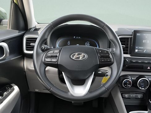 Certified 2023 Hyundai Venue SEL FWD image 15