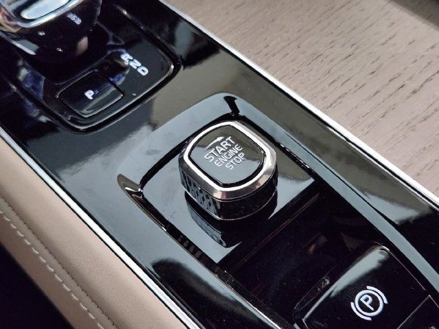 Certified 2026 Volvo XC90 B6 Plus w/ Protection Package Premier AWD/4WD image 21