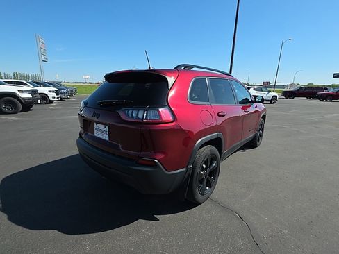 Used 2019 Jeep Cherokee Latitude Plus AWD/4WD image 5