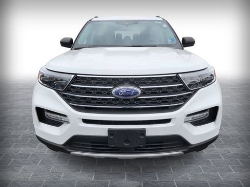 Used 2024 Ford Explorer XLT w/ Equipment Group 202A image 2