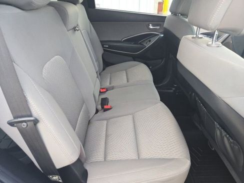 Used 2017 Hyundai Santa Fe SE AWD/4WD image 11