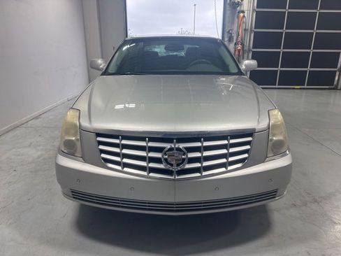 Used 2010 Cadillac DTS Luxury image 2