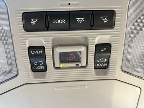 Used 2021 Toyota RAV4 XLE Premium FWD image 21