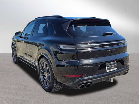 Used 2024 Porsche Cayenne S AWD/4WD image 5